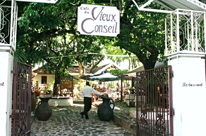 Café du Vieux Conseil in Port Louis city.